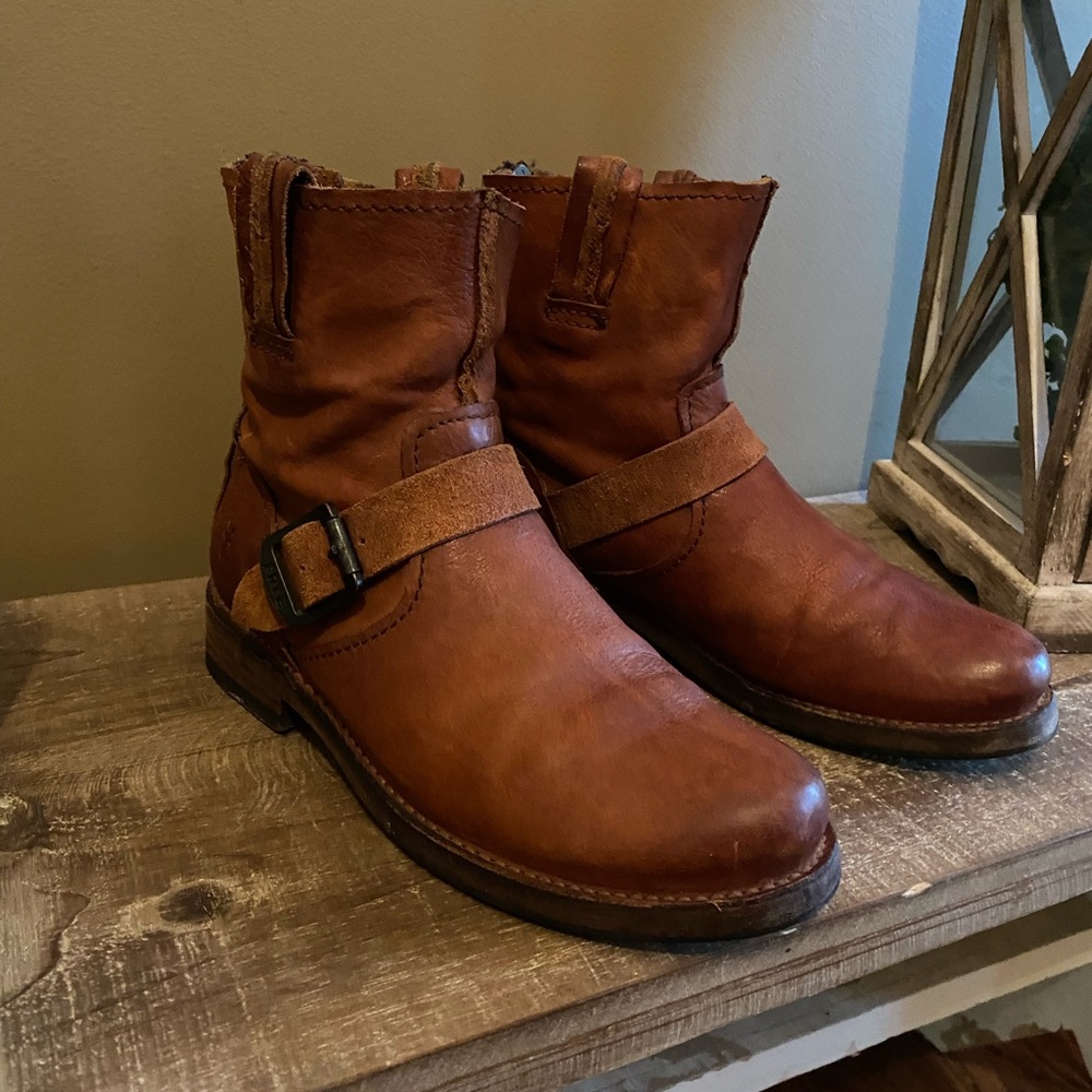 Frye Vicky Artisan back zip boots.